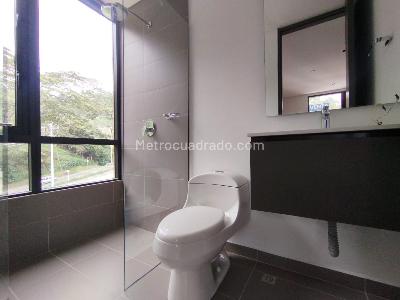 Apartamento de 2 alcobas en venta en El Poblado, Medellín, 104 m² · foto 12 de 13