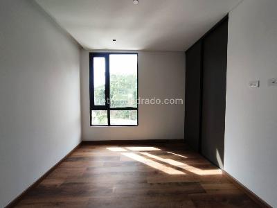 Apartamento de 2 alcobas en venta en El Poblado, Medellín, 104 m² · foto 9 de 13