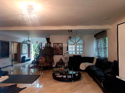 Casa de 4 alcobas en arriendo en El Poblado, Medellín, 450 m² · foto 2 de 20