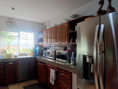 Casa de 4 alcobas en arriendo en El Poblado, Medellín, 450 m² · foto 4 de 20