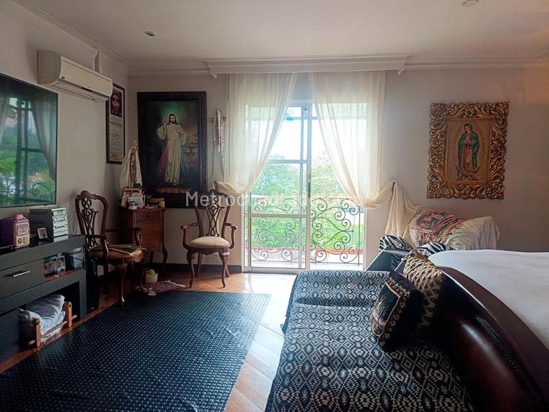 4BR House with 4 Baths in El Poblado Closed Unit - 5