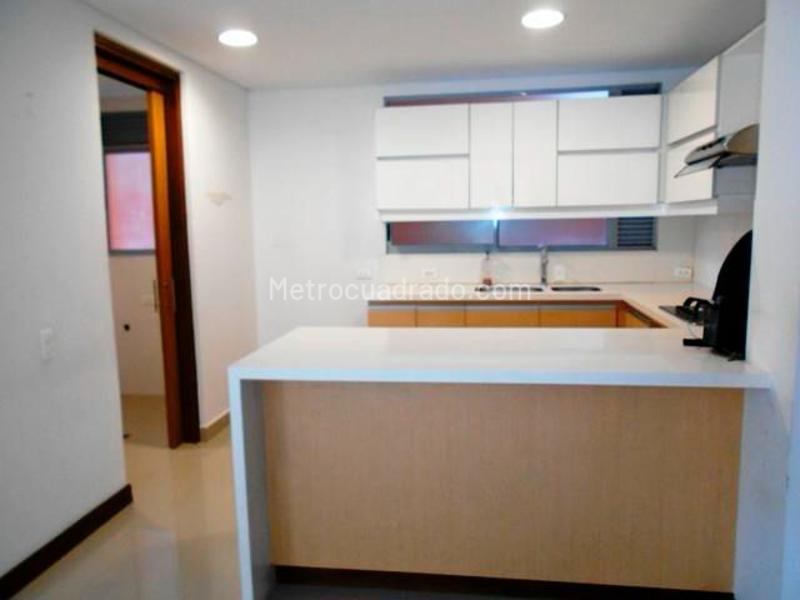 Spacious 3BR Apartment with Terrace in El Poblado - 2