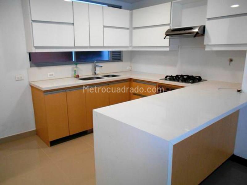 Spacious 3BR Apartment with Terrace in El Poblado - 3