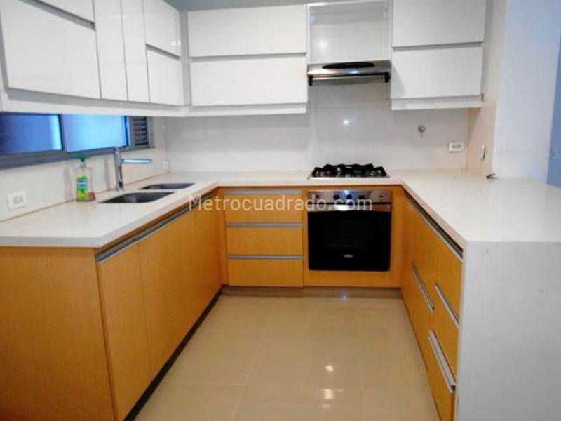 Spacious 3BR Apartment with Terrace in El Poblado - 4