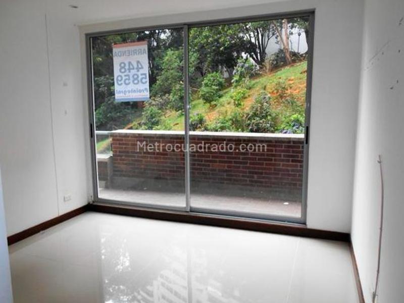 Spacious 3BR Apartment with Terrace in El Poblado - 8