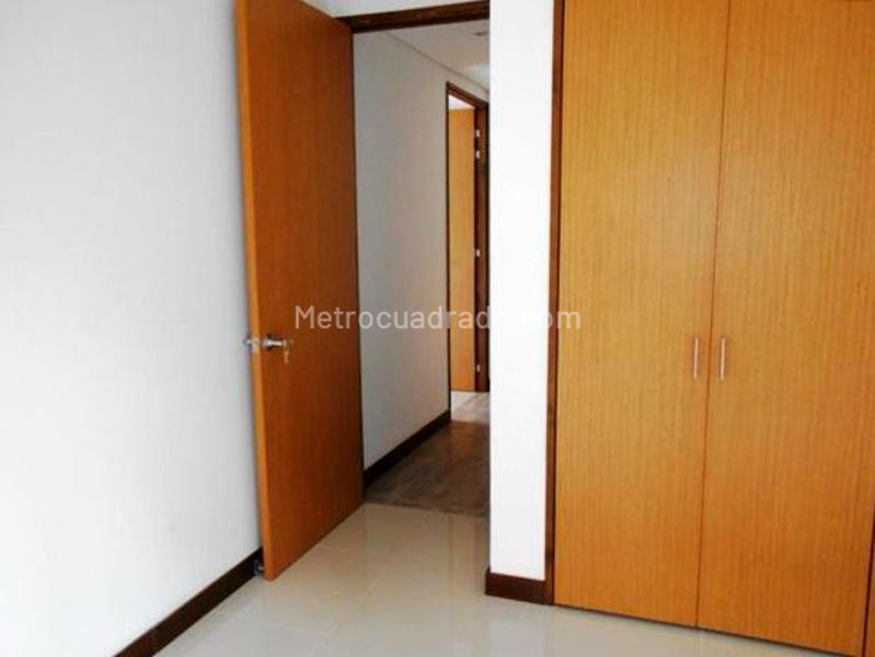 Spacious 3BR Apartment with Terrace in El Poblado - 9