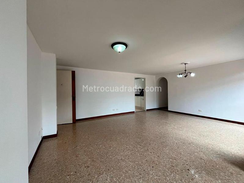 Apartamento Elegante de 3 Alcobas en El Poblado - 4