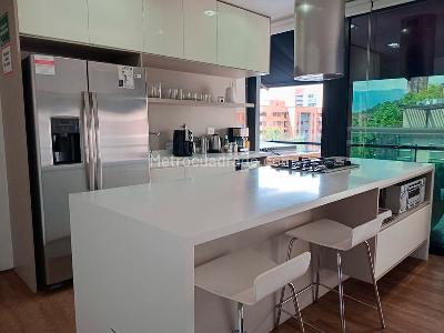 Apartamento de 2 alcobas en venta en El Poblado, Medellín, 91 m² · foto 6 de 13