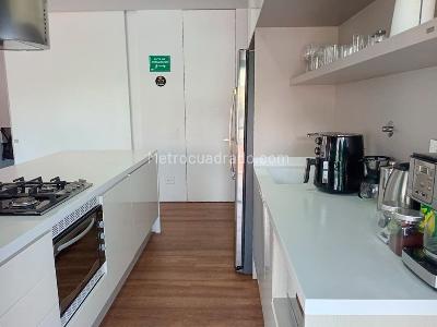 Apartamento de 2 alcobas en venta en El Poblado, Medellín, 91 m² · foto 7 de 13