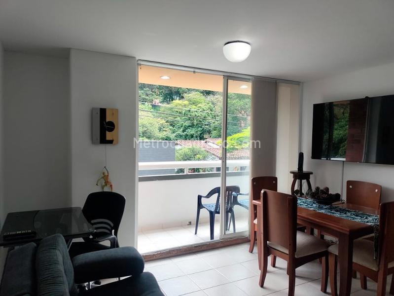 Furnished 1BR Apartment in Central El Poblado - 2