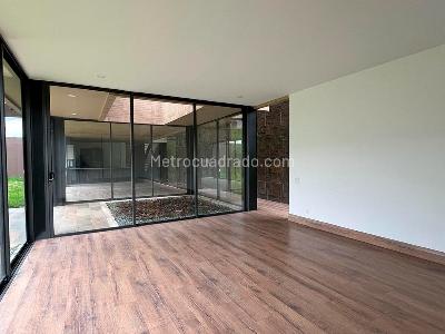 Casa de 4 alcobas en venta en Envigado, Envigado, 500 m² · foto 2 de 17