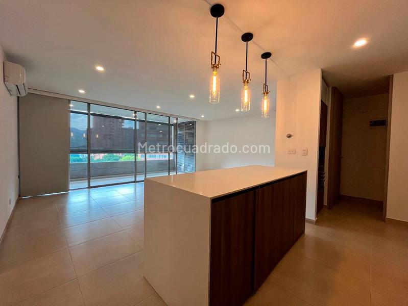Apartamento Elegante de 3 Alcobas con Estudio en El Poblado - 6