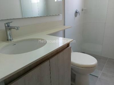 Apartamento de 3 alcobas en arriendo en El Poblado, Medellín, 88 m² · foto 11 de 14