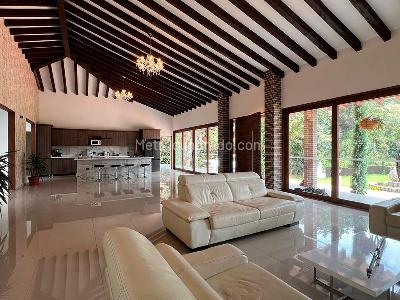 Casa de 4 alcobas en venta en Rionegro, Rionegro, 400 m² · foto 2 de 20