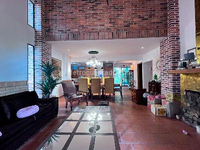 Casa – Envigado, Valle de Aburrá