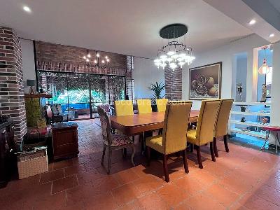 Casa de 5 alcobas en venta en Envigado, Envigado, 550 m² · foto 3 de 20
