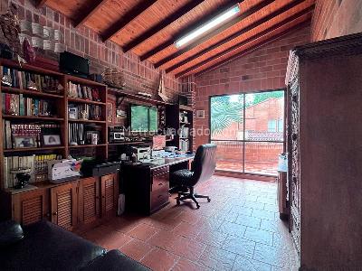 Casa de 5 alcobas en venta en Envigado, Envigado, 550 m² · foto 9 de 20