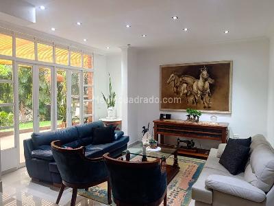 Casa de 3 alcobas en venta en El Poblado, Medellín, 260 m² · foto 2 de 20