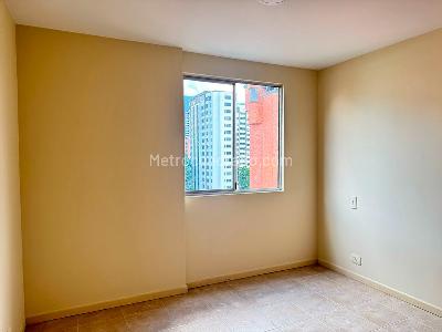 Apartamento de 2 alcobas en arriendo en El Poblado, Medellín, 78 m² · foto 8 de 13