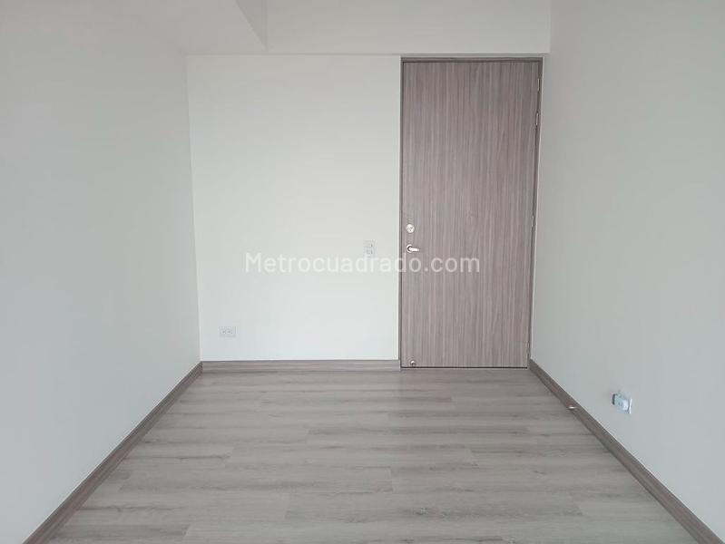 Apartamento de 3 Alcobas con Balcón y Parqueadero Cubierto en El Poblado - 2