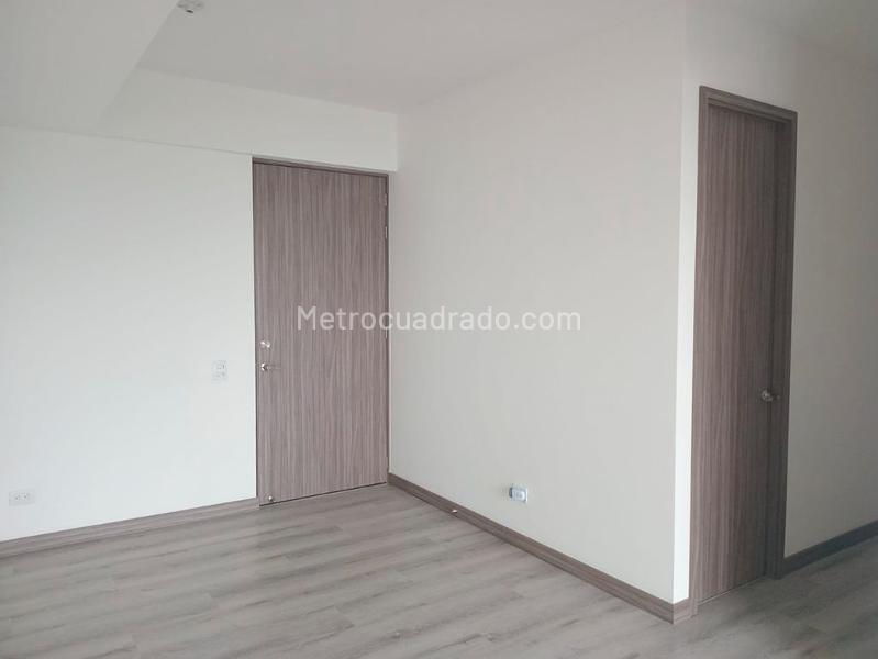 Apartamento de 3 Alcobas con Balcón y Parqueadero Cubierto en El Poblado - 4