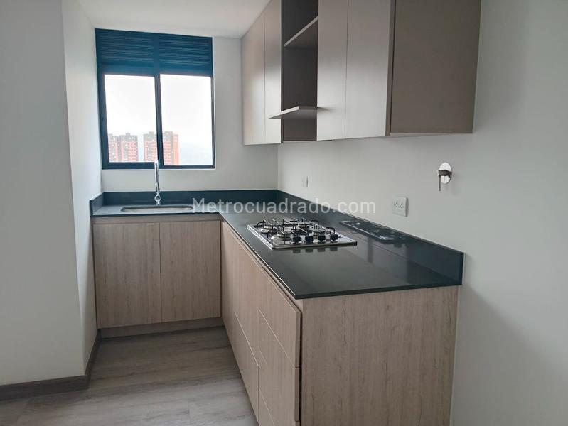 Apartamento de 3 Alcobas con Balcón y Parqueadero Cubierto en El Poblado - 6