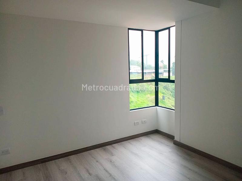 Apartamento de 3 Alcobas con Balcón y Parqueadero Cubierto en El Poblado - 8