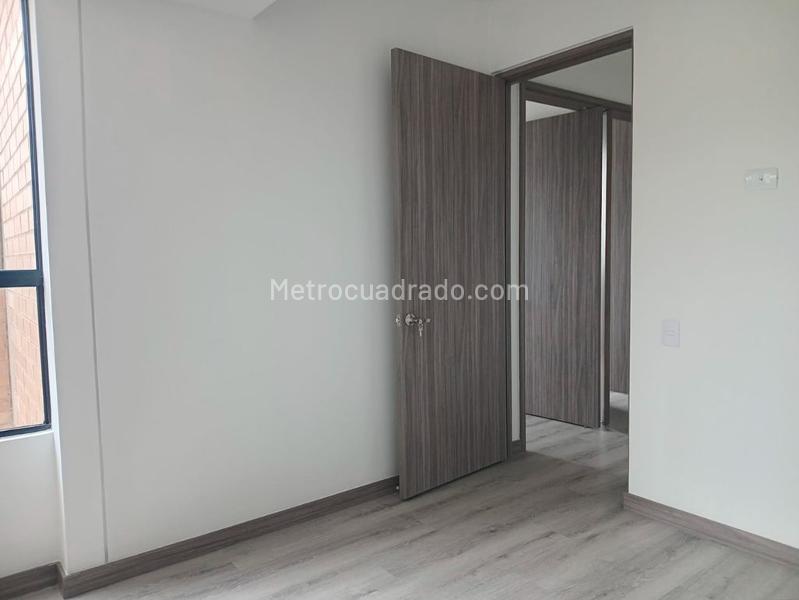 Apartamento de 3 Alcobas con Balcón y Parqueadero Cubierto en El Poblado - 9