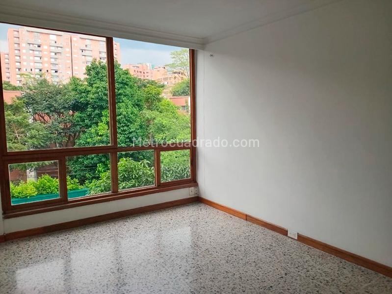 Apartamento de 3 Alcobas con Estudio y Parqueadero Cubierto en Patio Bonito - 8
