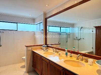 Apartamento de 3 alcobas en venta en El Poblado, Medellín, 386 m² · foto 15 de 19