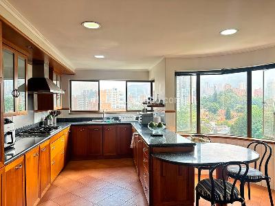 Apartamento de 3 alcobas en venta en El Poblado, Medellín, 386 m² · foto 7 de 19