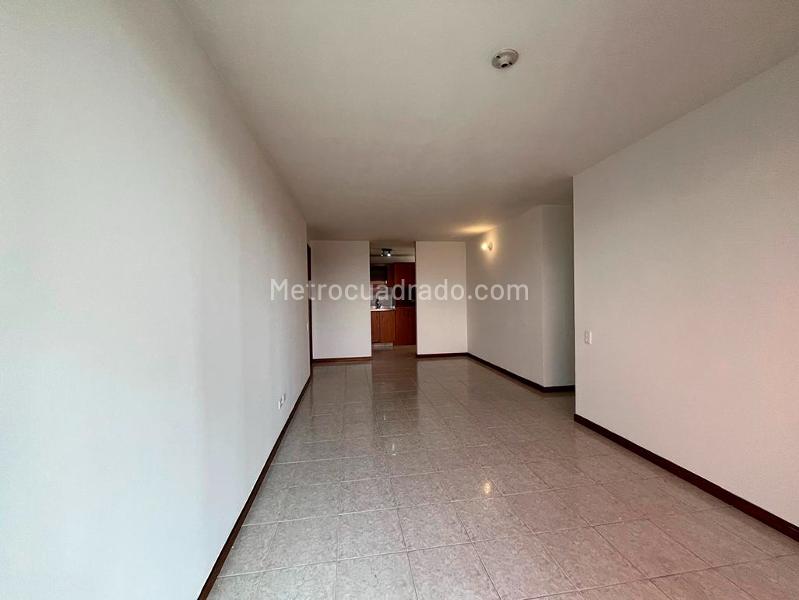 3BR Apartment for Rent in El Poblado with Balcony & Covered Parking - 2