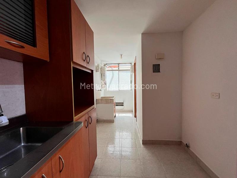3BR Apartment for Rent in El Poblado with Balcony & Covered Parking - 3