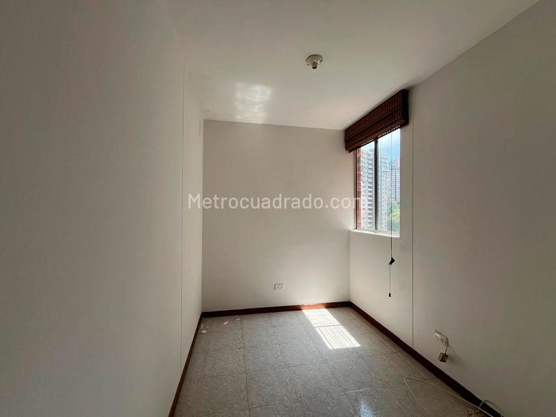 3BR Apartment for Rent in El Poblado with Balcony & Covered Parking - 7