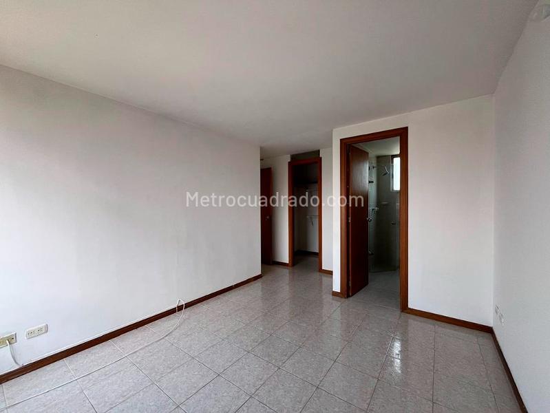 3BR Apartment for Rent in El Poblado with Balcony & Covered Parking - 9