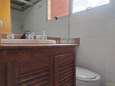 Apartaestudio en arriendo en El Poblado, Medellín, 57 m² · foto 14 de 15