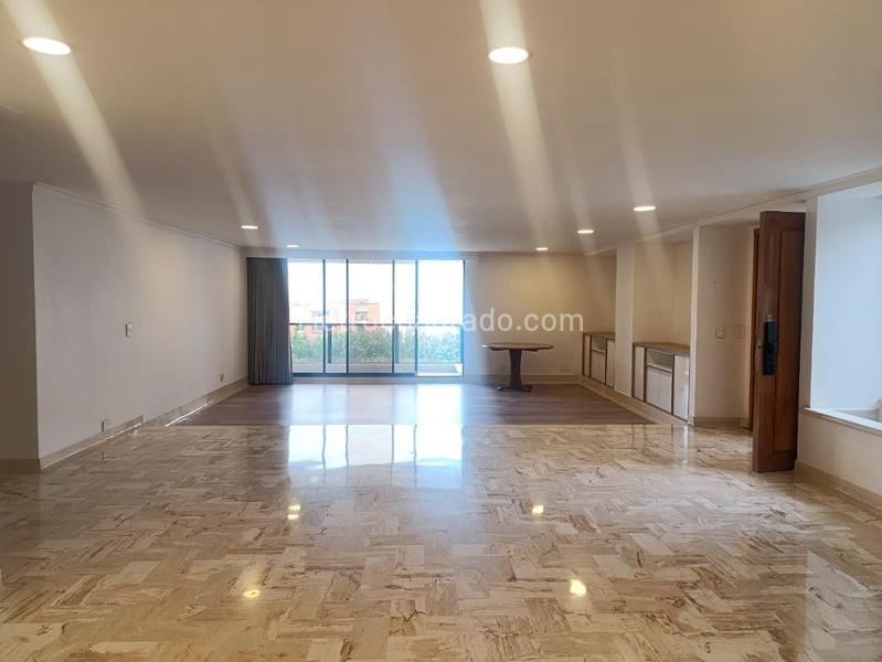 Luxury 4BR Apartment with Pool in El Poblado