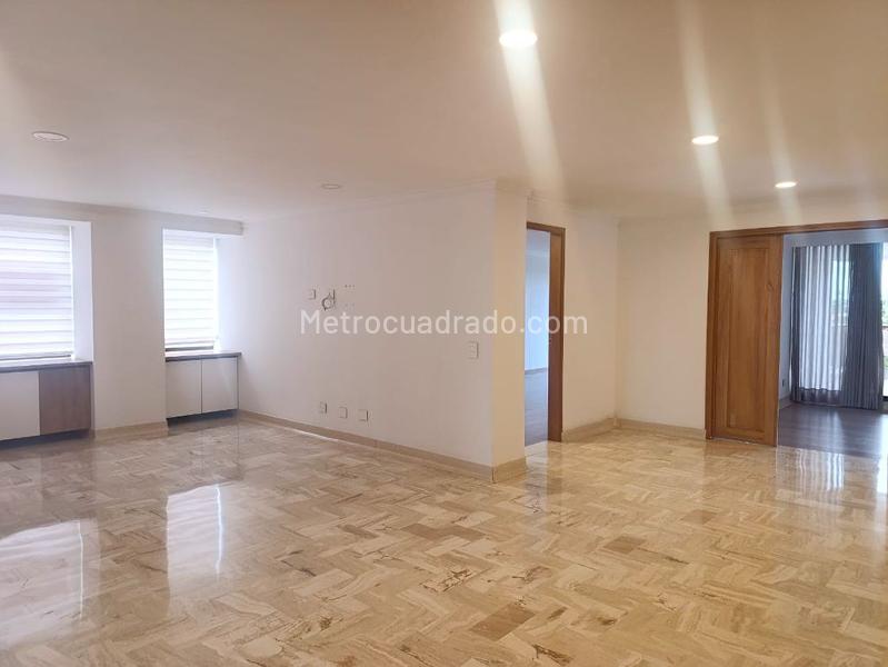 Luxury 4BR Apartment with Pool in El Poblado - 4