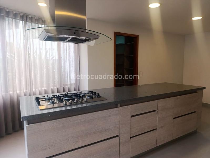 Luxury 4BR Apartment with Pool in El Poblado - 5