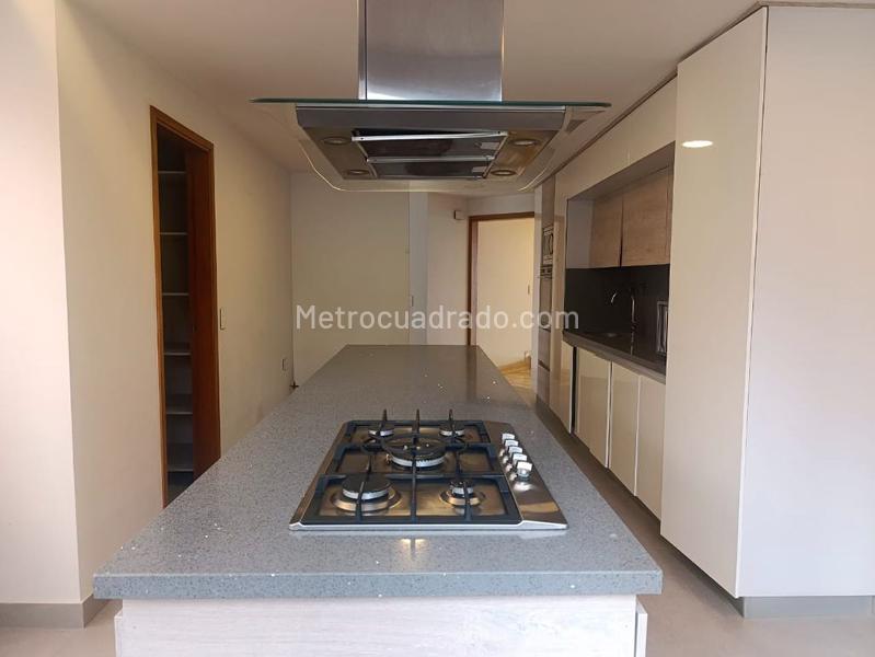 Luxury 4BR Apartment with Pool in El Poblado - 6