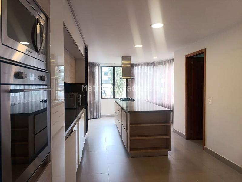 Luxury 4BR Apartment with Pool in El Poblado - 7