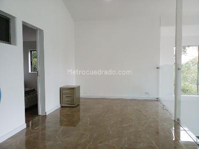 Casa de 4 alcobas en arriendo en El Poblado, Medellín, 400 m² · foto 10 de 19
