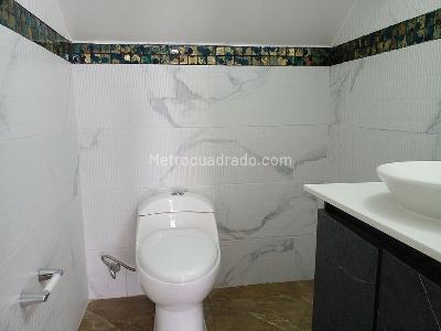 Casa de 4 alcobas en arriendo en El Poblado, Medellín, 400 m² · foto 16 de 19