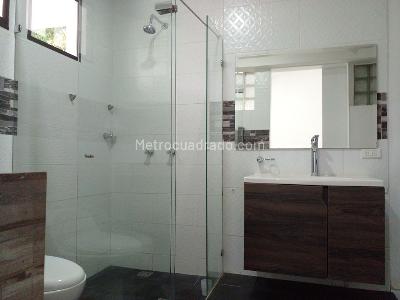 Casa de 4 alcobas en arriendo en El Poblado, Medellín, 400 m² · foto 18 de 19