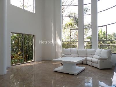 Casa de 4 alcobas en arriendo en El Poblado, Medellín, 400 m² · foto 2 de 19