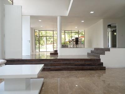 Casa de 4 alcobas en arriendo en El Poblado, Medellín, 400 m² · foto 3 de 19