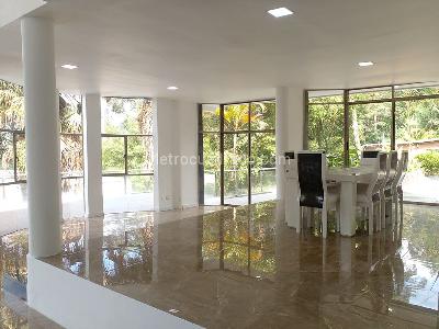 Casa de 4 alcobas en arriendo en El Poblado, Medellín, 400 m² · foto 4 de 19