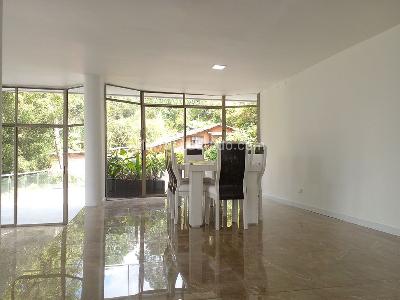 Casa de 4 alcobas en arriendo en El Poblado, Medellín, 400 m² · foto 5 de 19