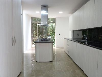 Casa de 4 alcobas en arriendo en El Poblado, Medellín, 400 m² · foto 6 de 19