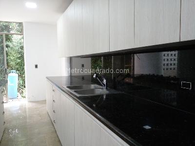 Casa de 4 alcobas en arriendo en El Poblado, Medellín, 400 m² · foto 7 de 19